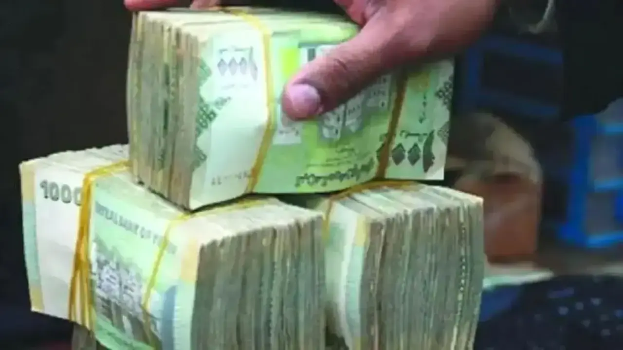 انفجار أسعار الصرف في عدن وصنعاء: دولار الجنوب يرتفع بشكل مفاجئ
